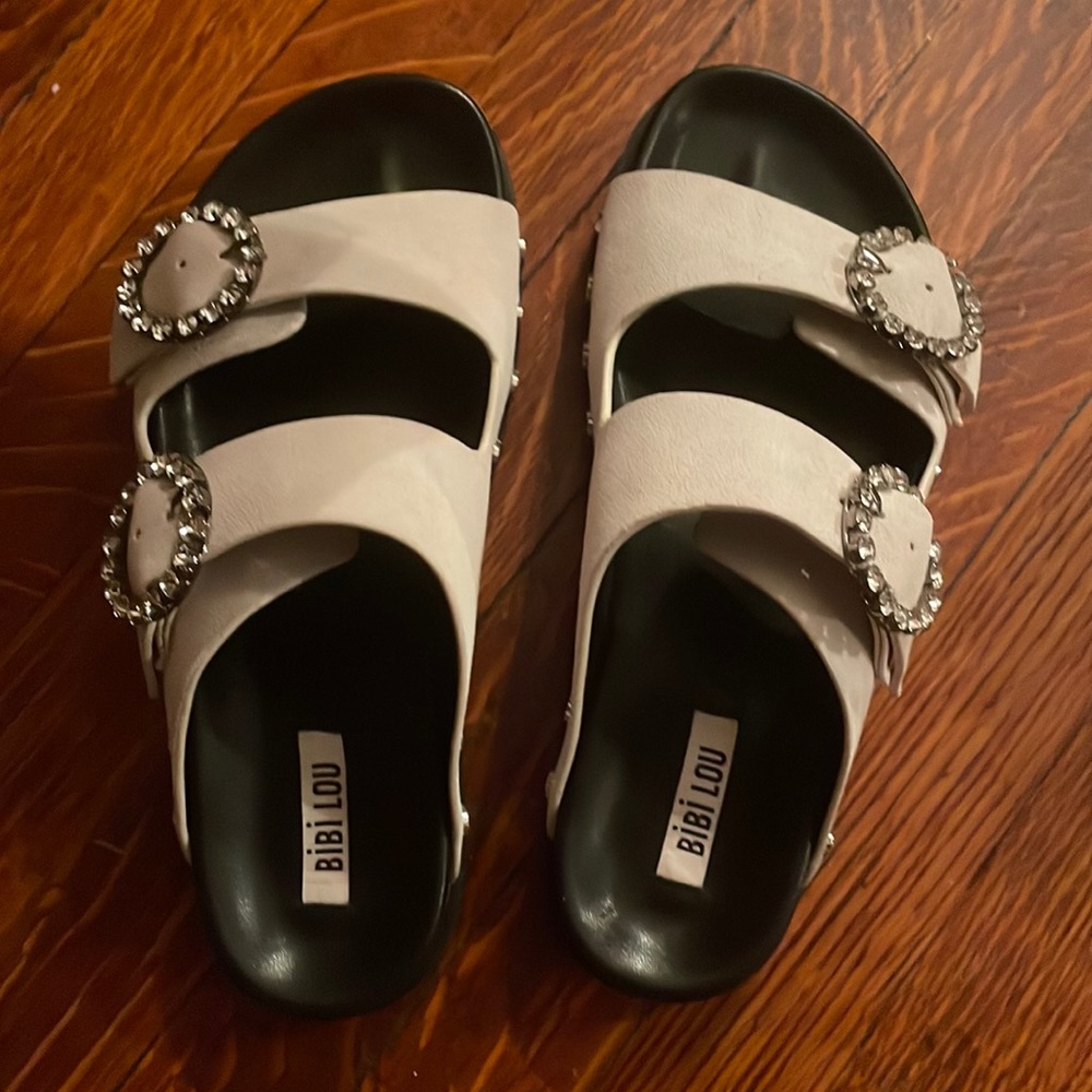 Bibi Lou brand new sandals with embellished buckle. Size 39. New